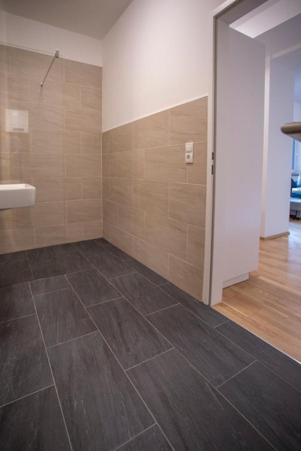 City Center Apartment For 6 Persons! อินส์บรุค ภายนอก รูปภาพ